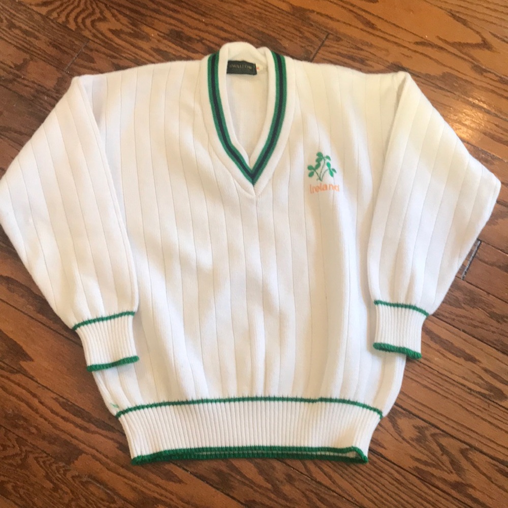 NWOT Men’s Med Ireland V Neck White Sweater ☘️